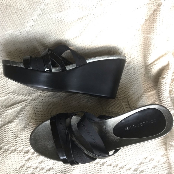 Donald Pliner 8.5: black wedges - Picture 8 of 10